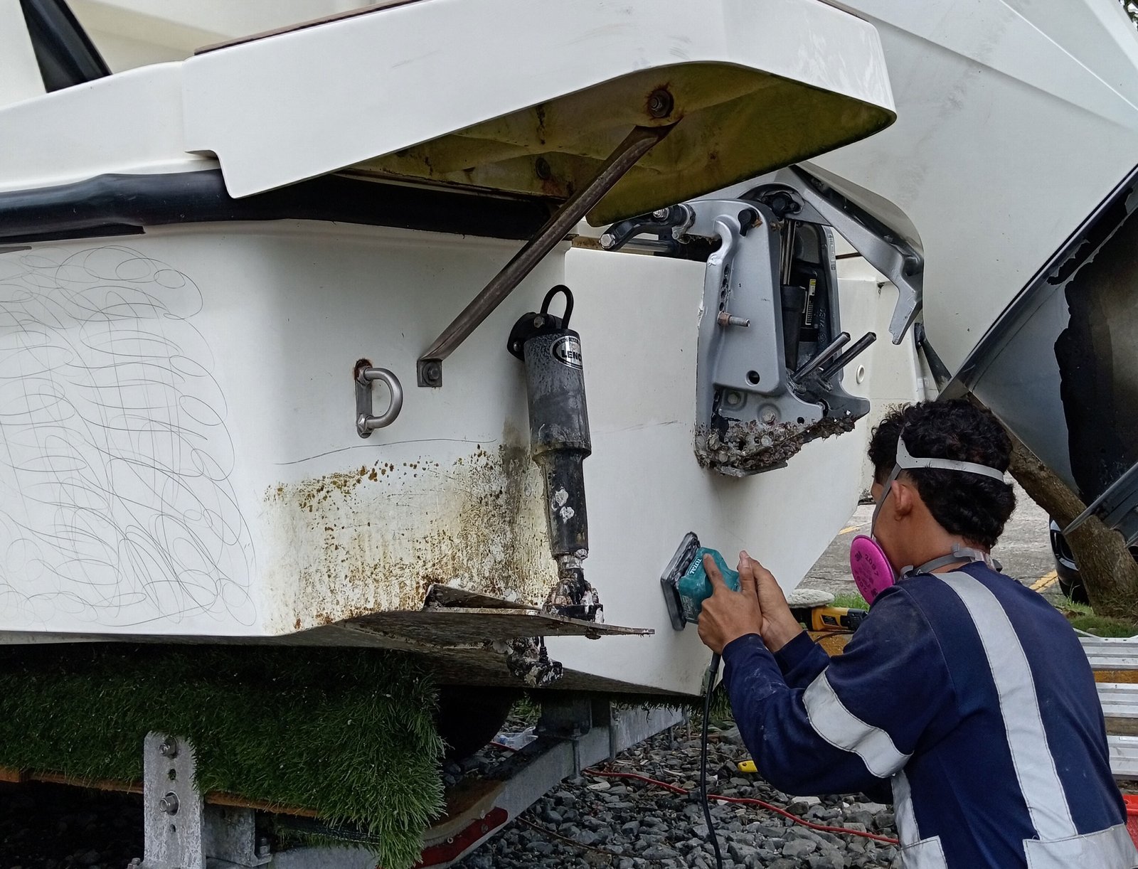 Boat gunwale maintenance service in Panama