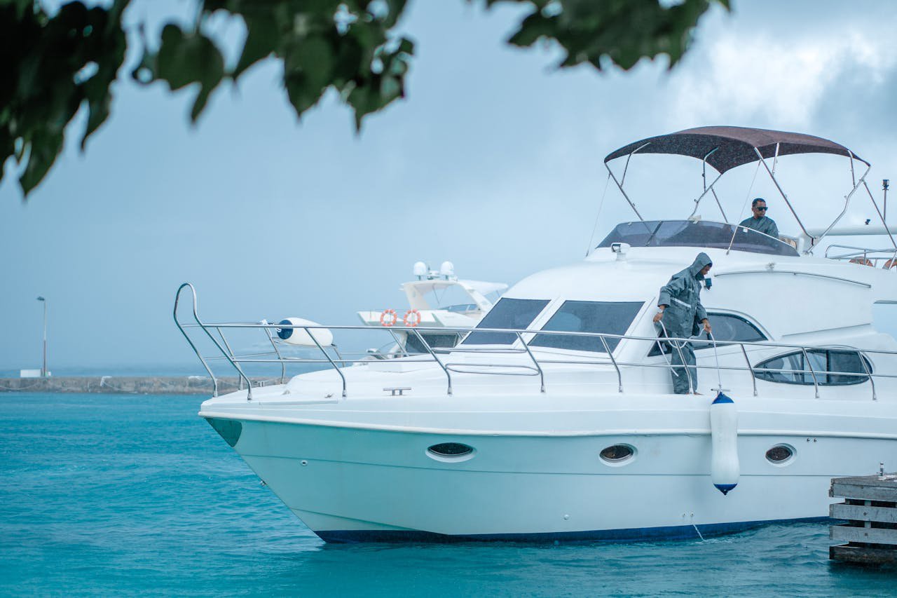 Contact for yacht maintenance and boat services in Panama